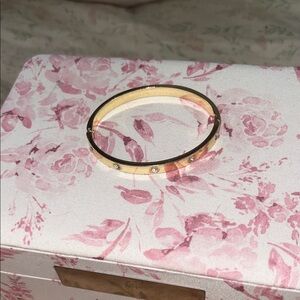 Elegant Gold Bracelet with Crystal Accents